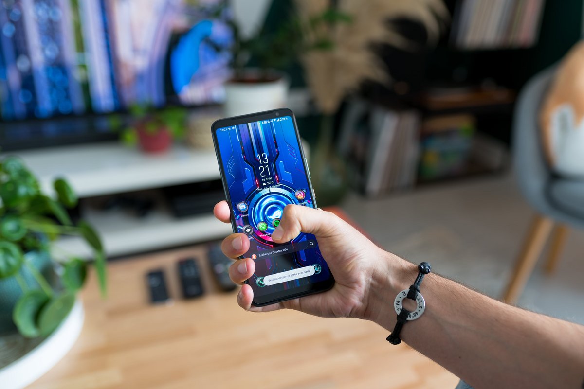 Gadget : une pression sur les bords du smartphone permettent de lancer le Mode X © Pierre Crochart pour Clubic