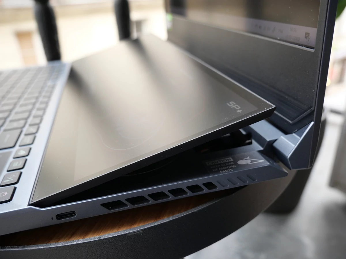 Asus ROG Zephyrus Duo © © Nathan Le Gohlisse pour Clubic