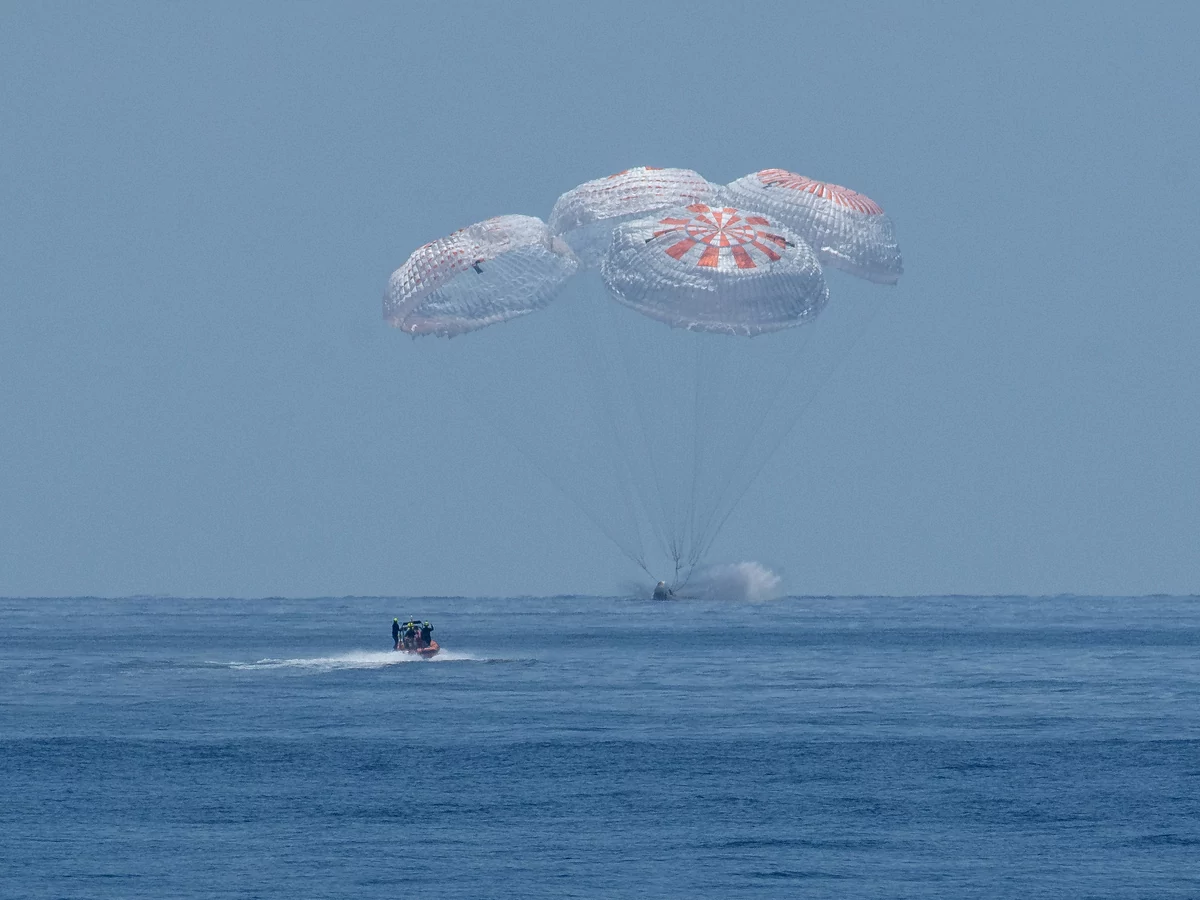 Crew Dragon DM2 amerrissage © NASA/B. Ingalls