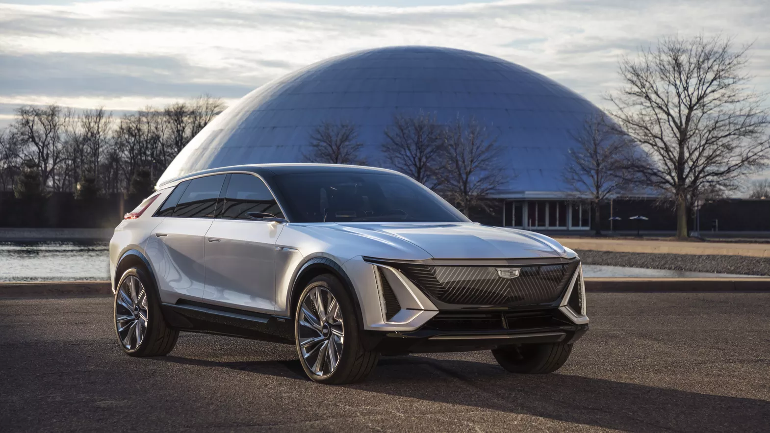 Cadillac : une stratégie tarifaire agressive pour son SUV électrique Lyriq