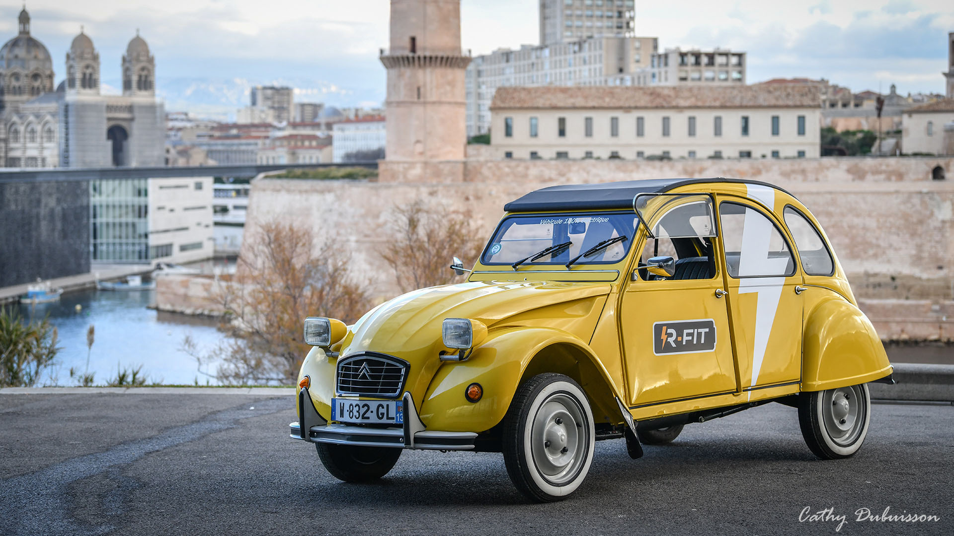 Découvrez la 2CV R-Fit 100% électrique, conçue en rétrofit