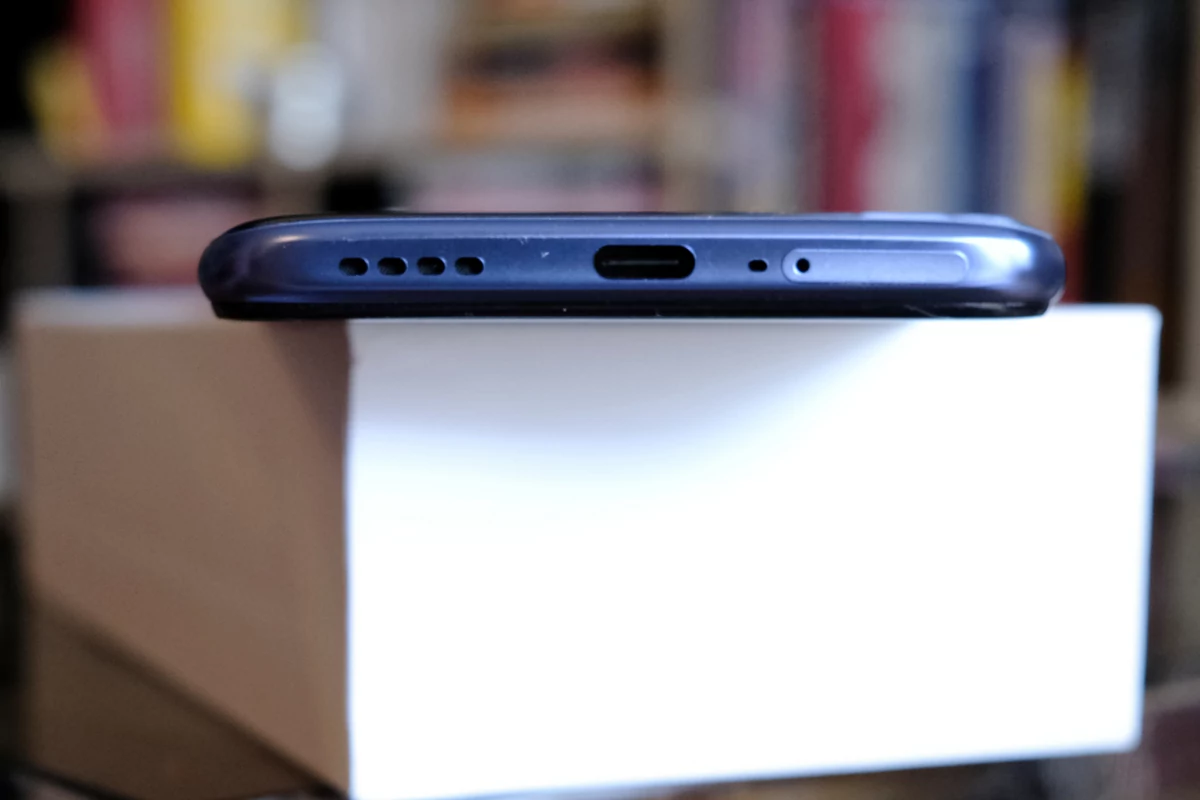 realme X50 connecteurs © Clubic - MM