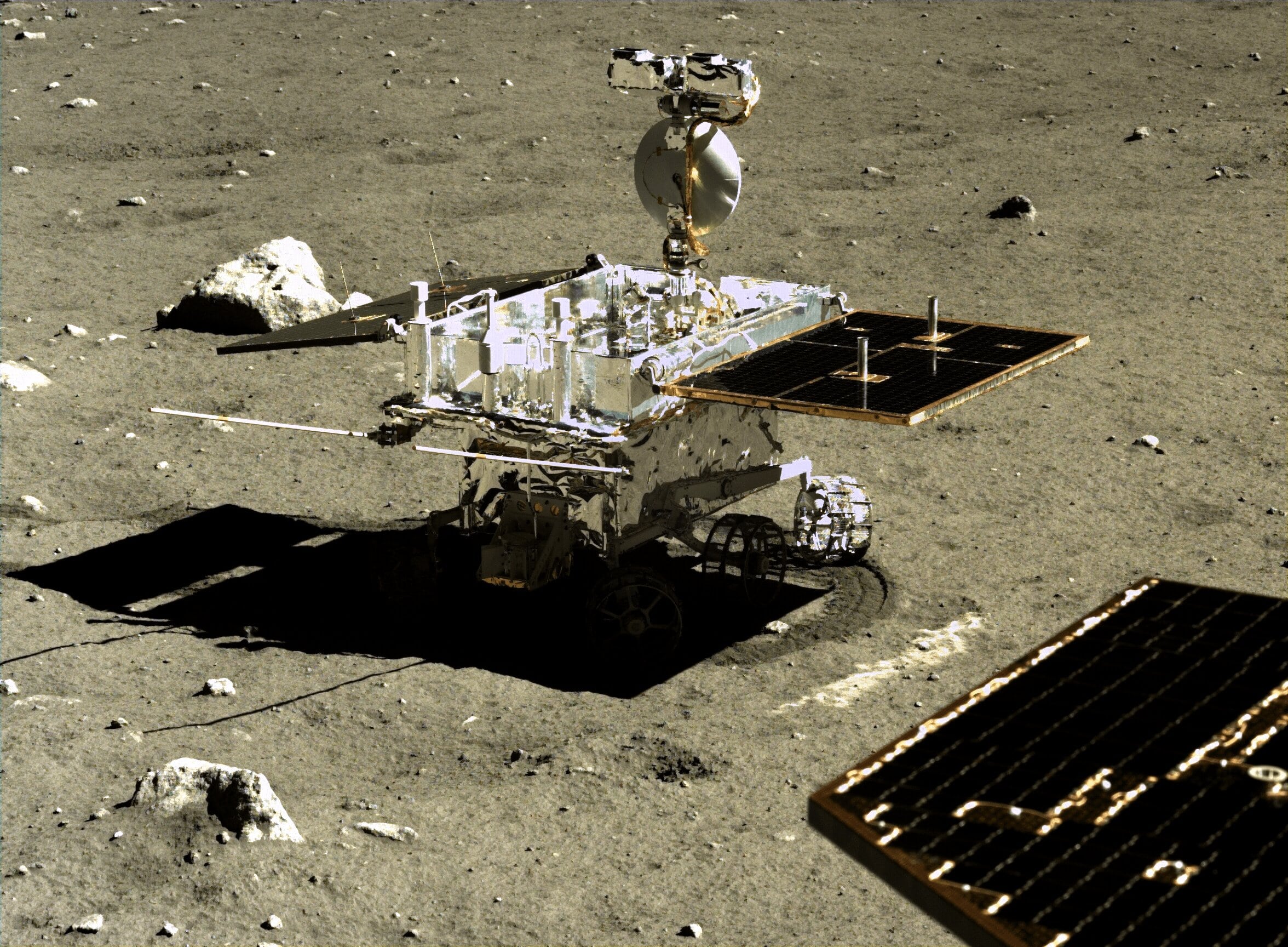 Le rover chinois Yutu-2 de la mission Chang'e 4 reprend du service sur la face cachée de la Lune