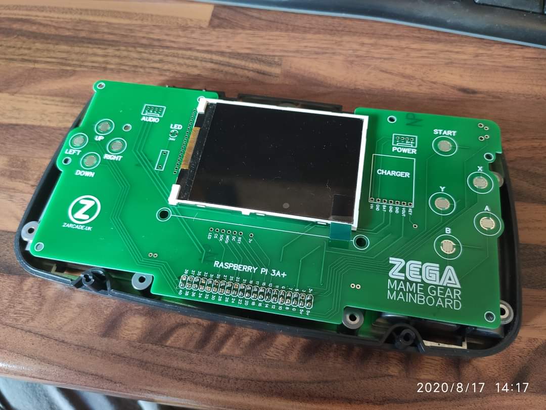 Une carte custom pour faire rentrer un Rasbperry dans une Game Gear