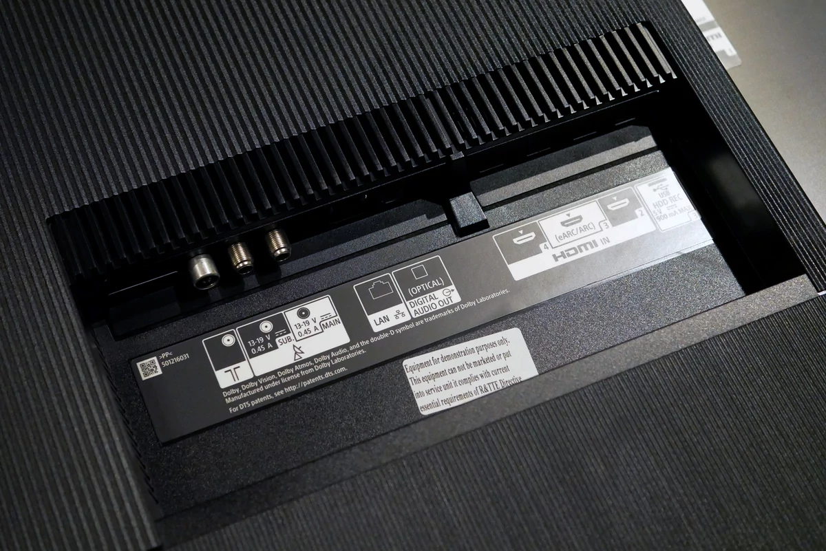 sony-KD-55A8-06-connexions.jpg
