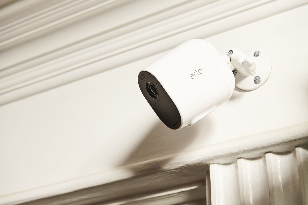 Arlo présente Essential, une caméra de surveillance sans-fil, qui va à l'essentiel