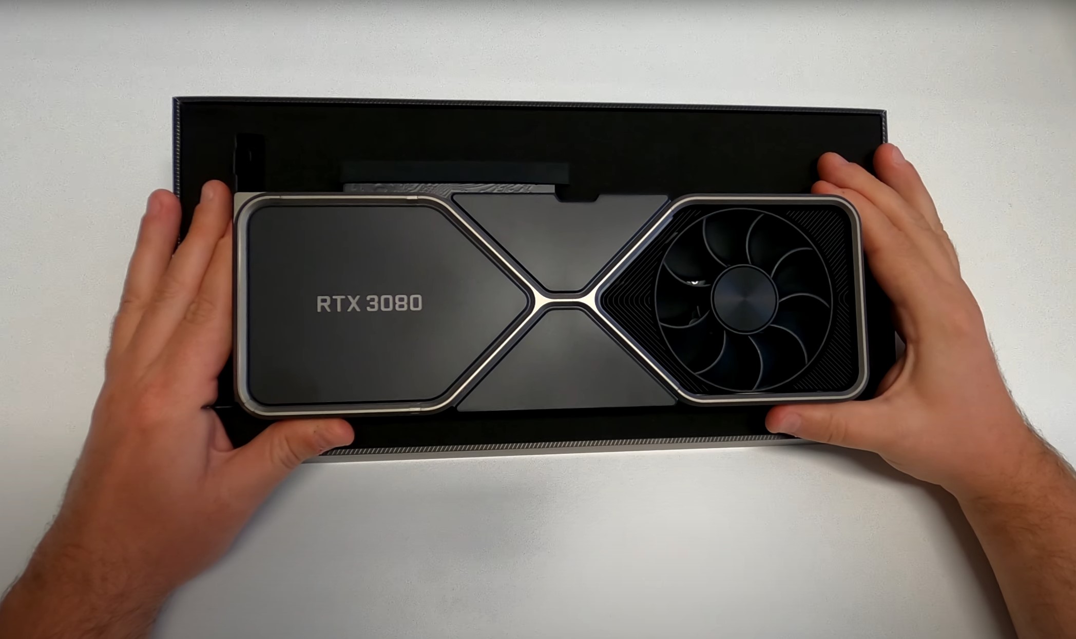 Notre unboxing de la GeForce RTX 3080 de NVIDIA