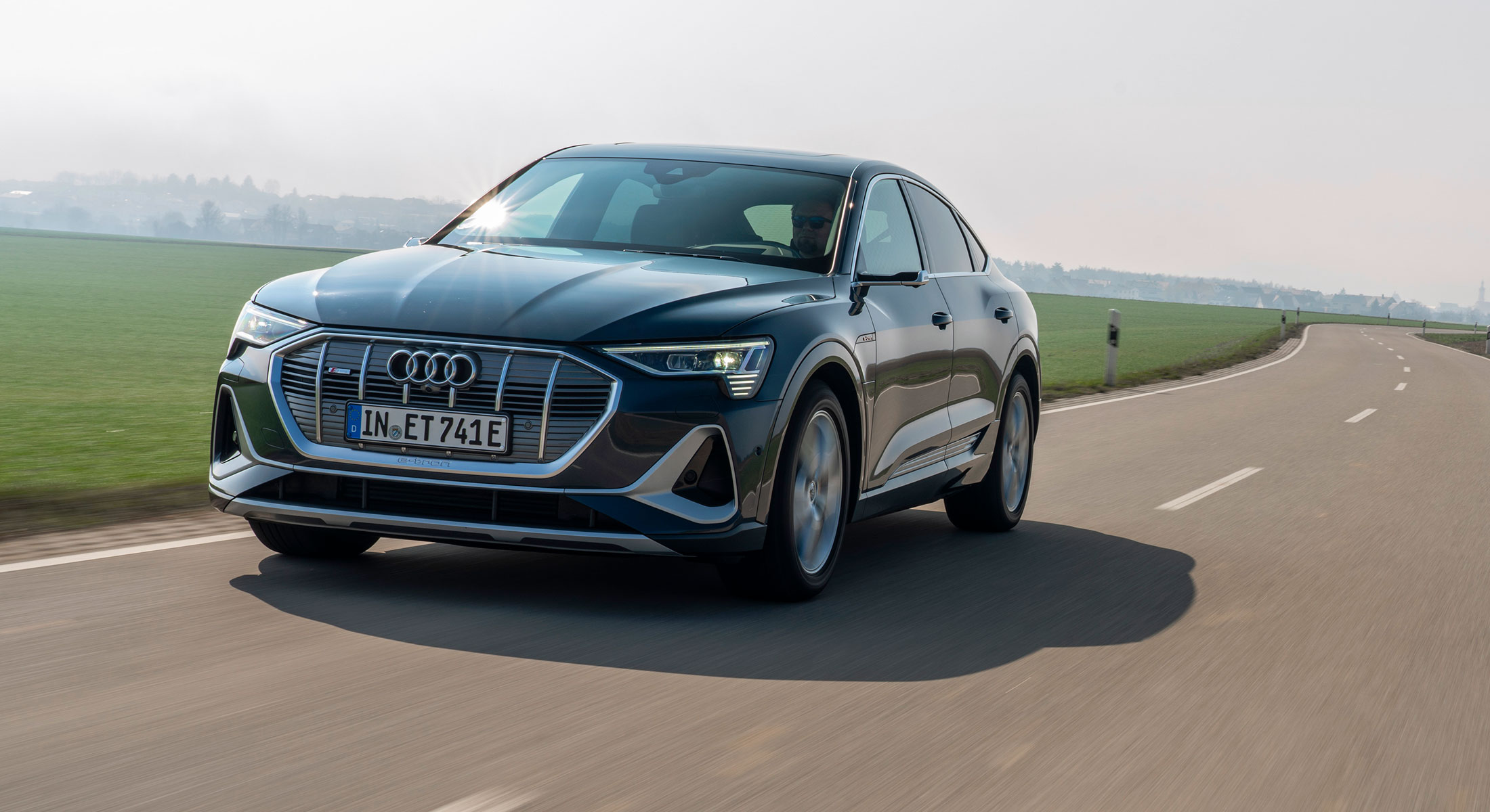 La voiture d'un côté, la batterie de l'autre... cet accident d'Audi e-tron n'est pas rassurant du tout