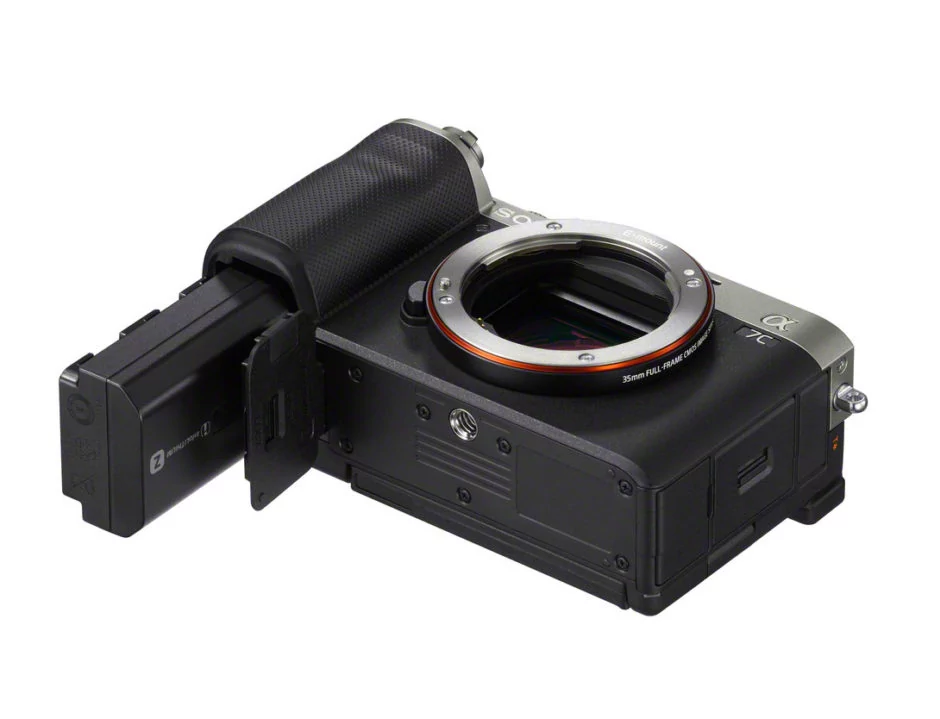 Sony Alpha 7C © © Camera Size