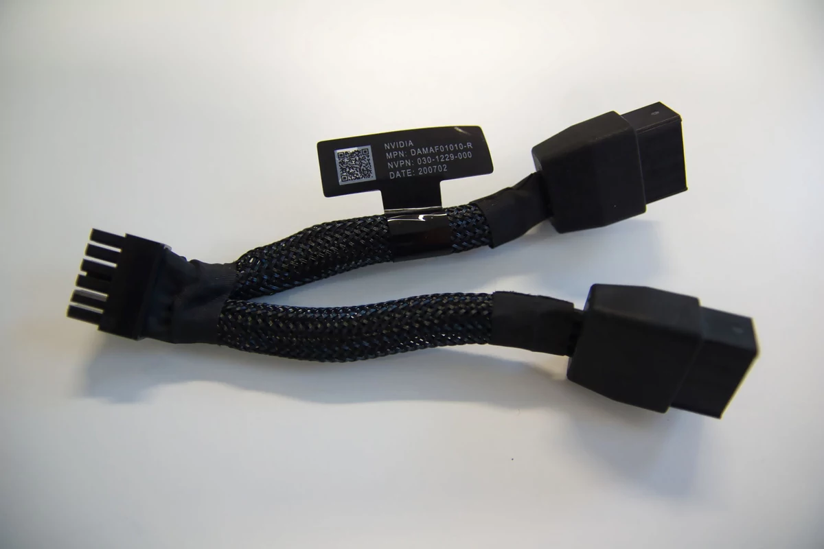 adaptateur 12pin © Colin Golberg
