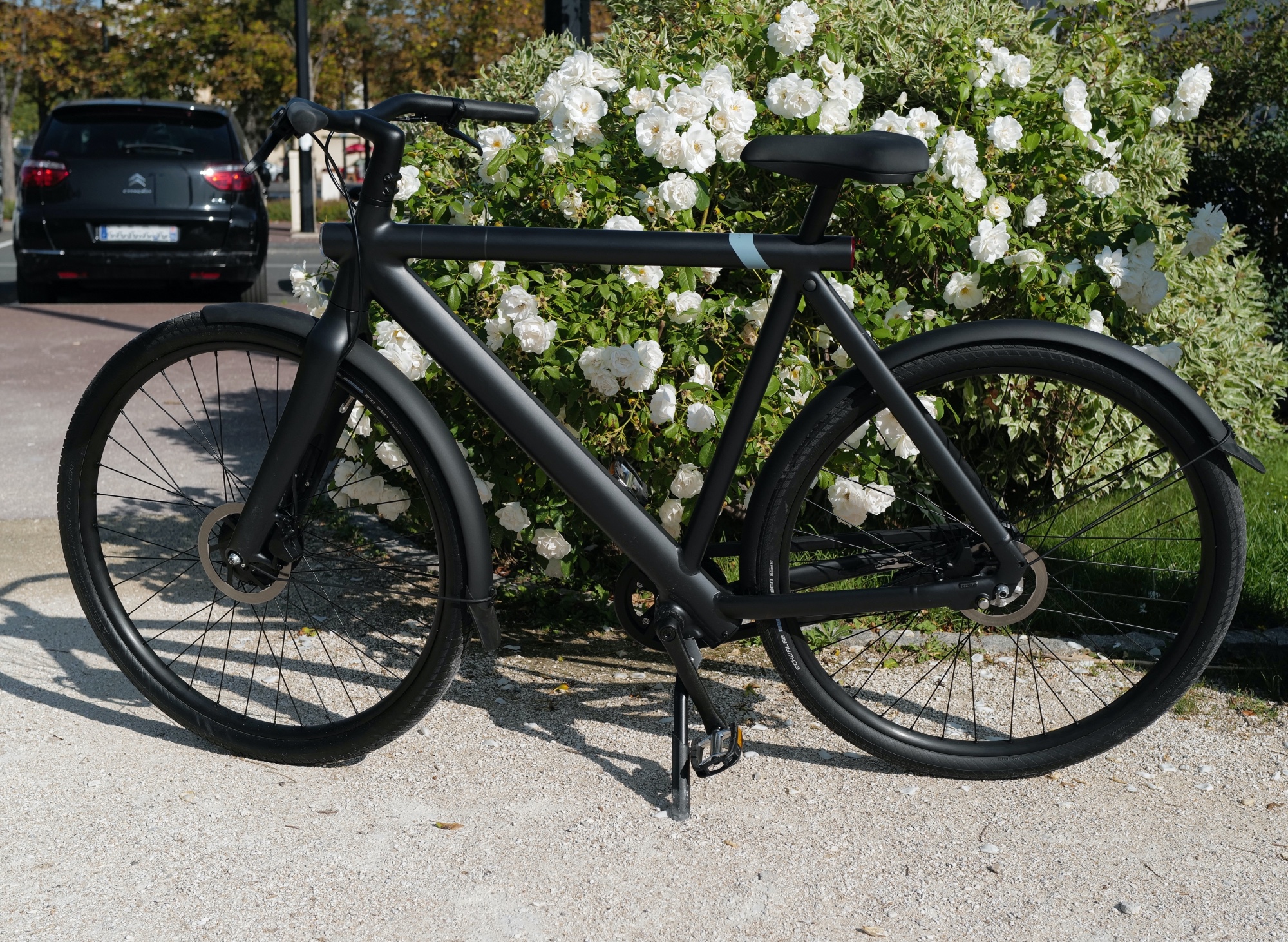 Béquille traditionnelle intégrée au porte-bagage sur Mes Vélos Hollandais