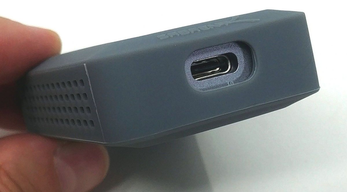 Le connecteur USB-C est la seule « ouverture » d&#039;un SSD sinon parfaitement scellé © Nerces pour Clubic