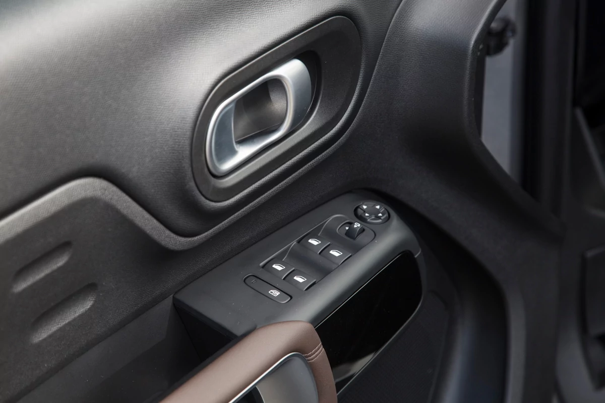Citroën C5 hybride rechargeable © Camille Pinet