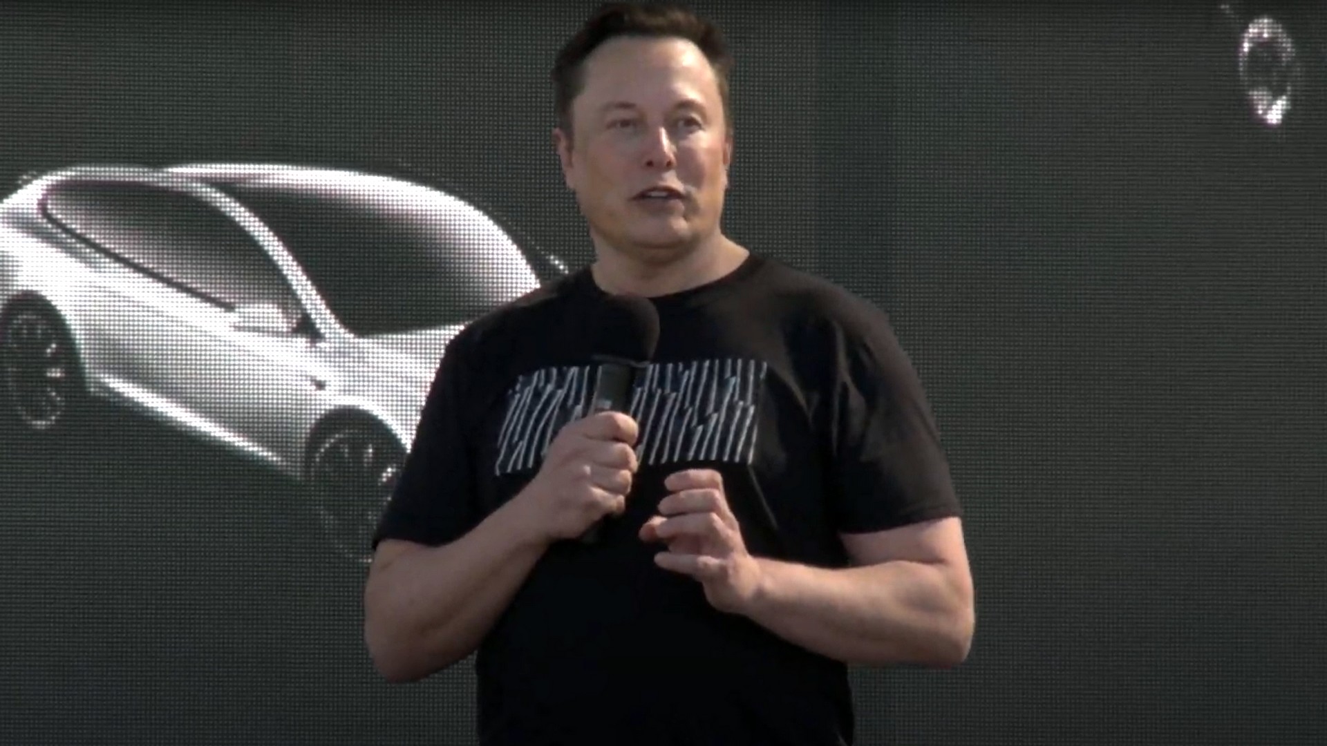 Elon Musk annonce travailler sur deux modèles Tesla à 