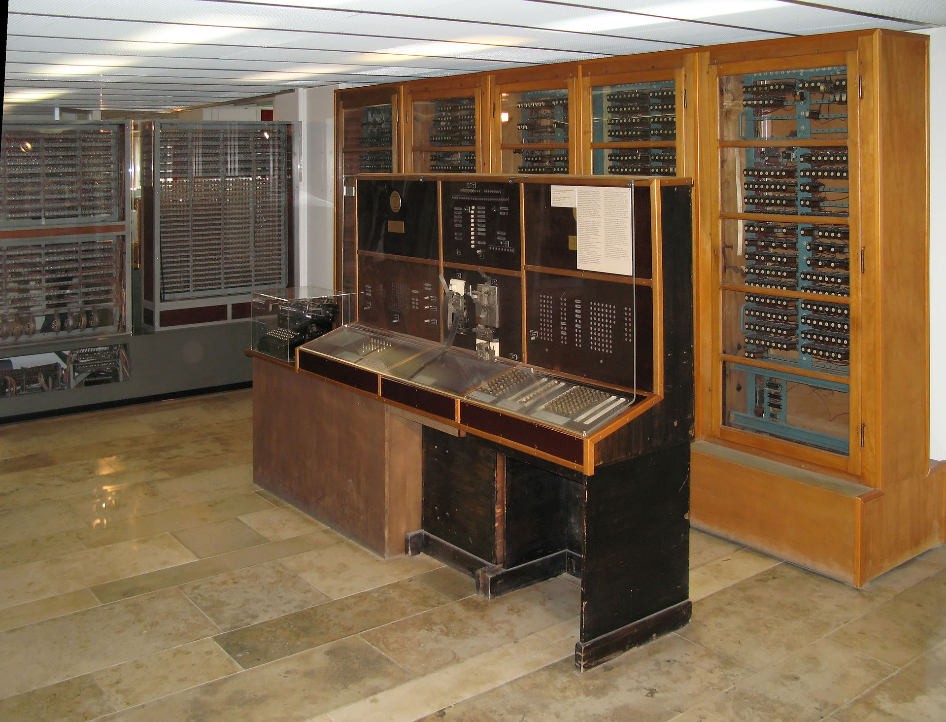 Une archiviste a retrouvé le manuel d'utilisation du plus vieil ordinateur du monde