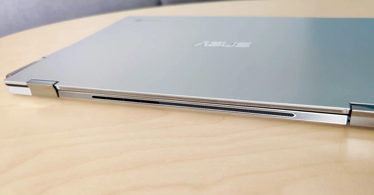 Charniere Chromebook Flip C436 © Gabriel Manceau