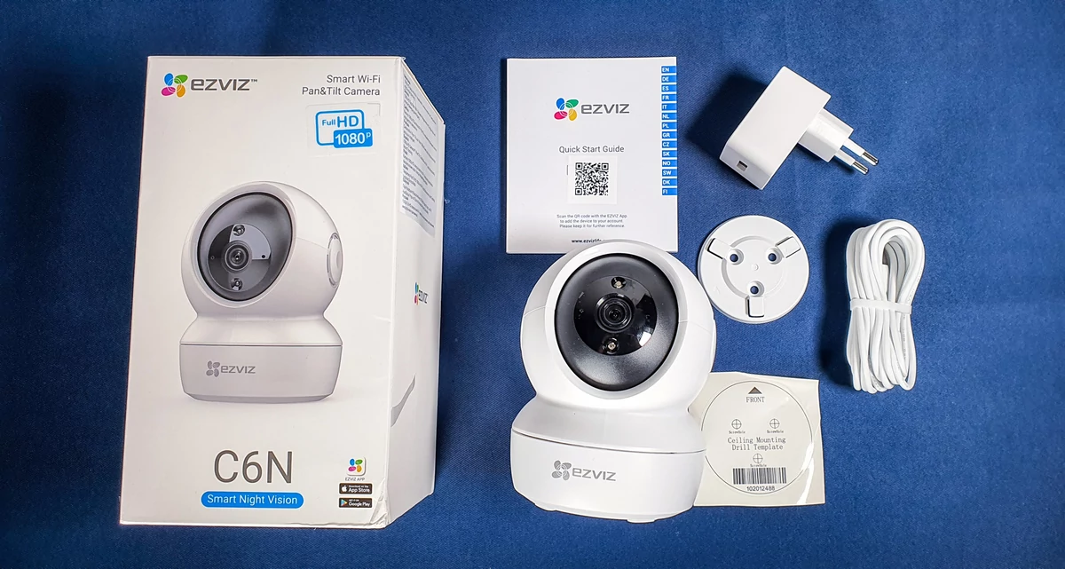 Ezviz C6N, le contenu de la boîte © David Nogueira