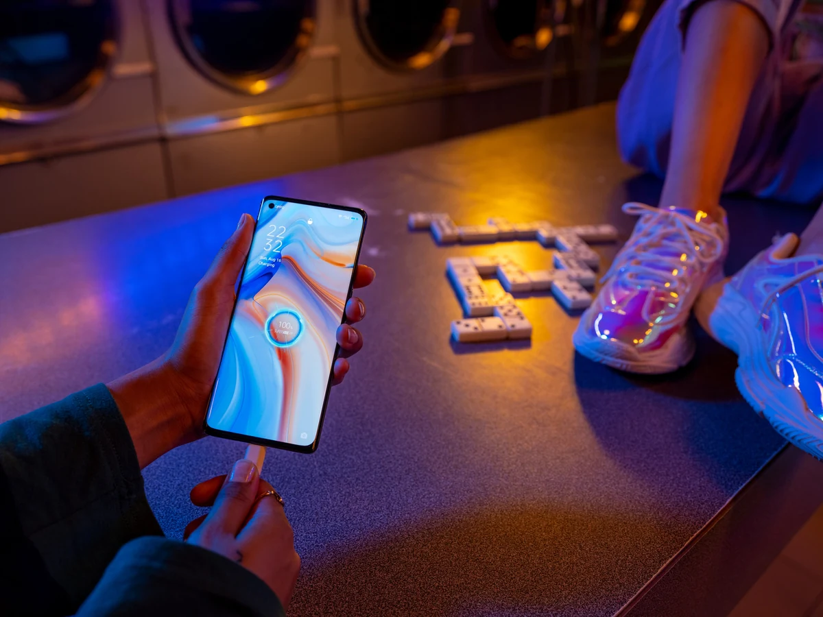 OPPO Reno4 Pro © © OPPO