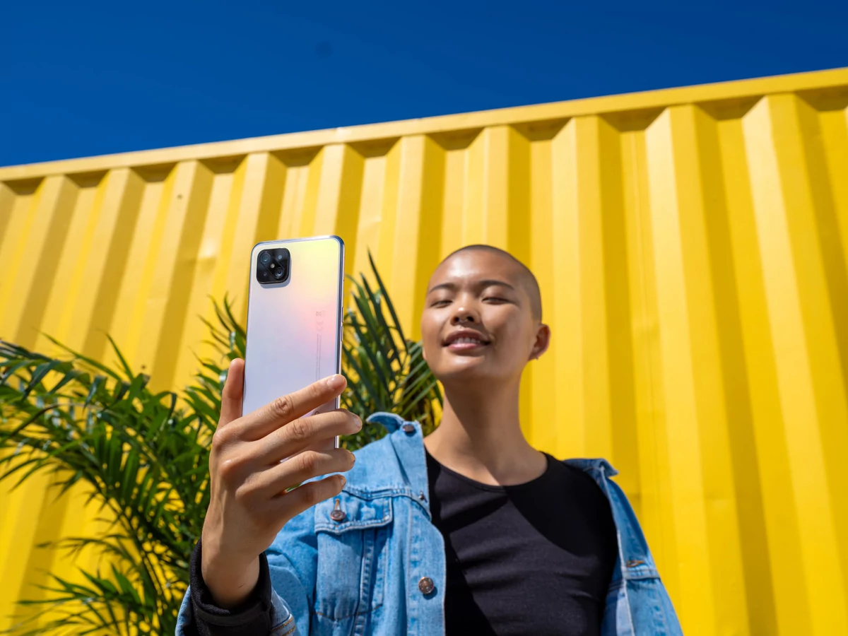 OPPO Reno4 Z © © OPPO