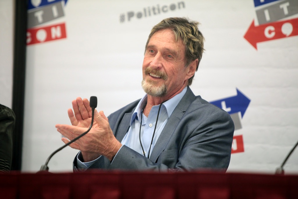 John McAfee inculpé pour évasion fiscale et promotion illégale de crypto-monnaie