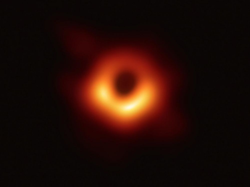 Première photographie d'un trou noir, @ESA