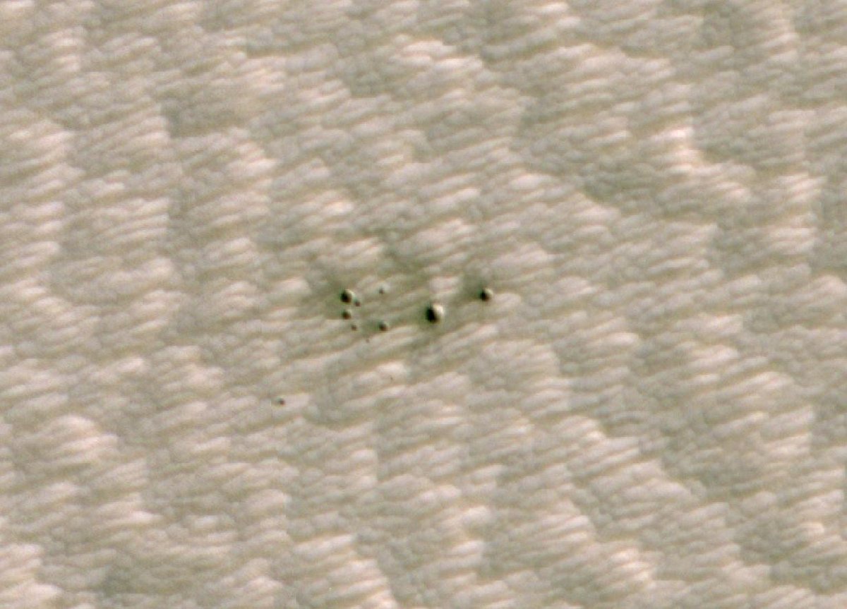 Foyer de cratères identifié sur Mars, @NASA/JPL-Caltech/University of Arizona