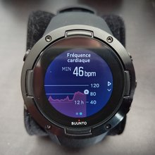 Test Suunto 5 : une smartwatch multisport de qualité plombée par un défaut majeur...