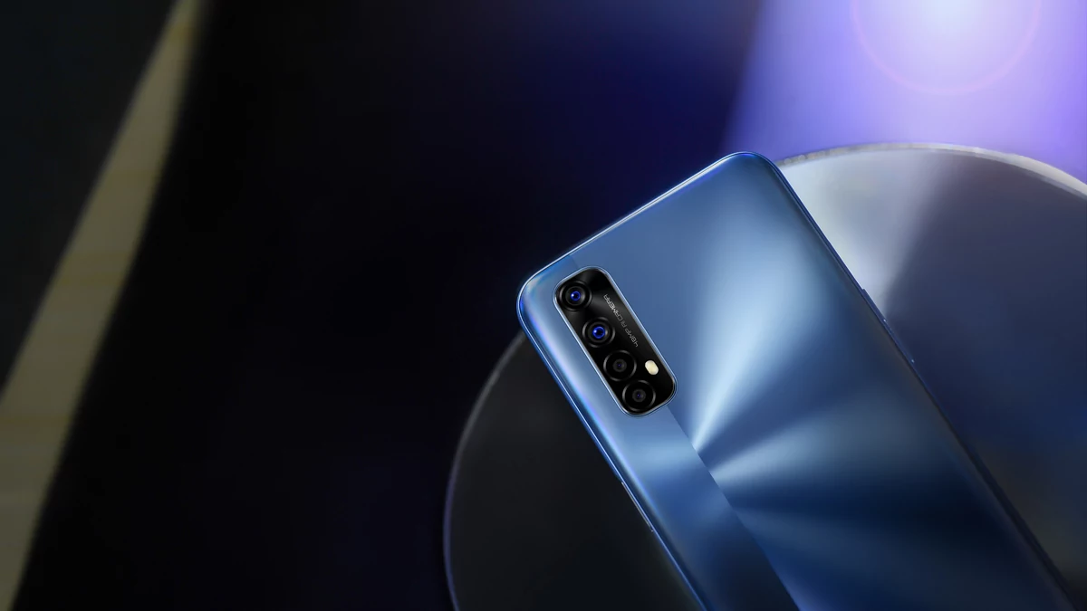realme 7 © © realme