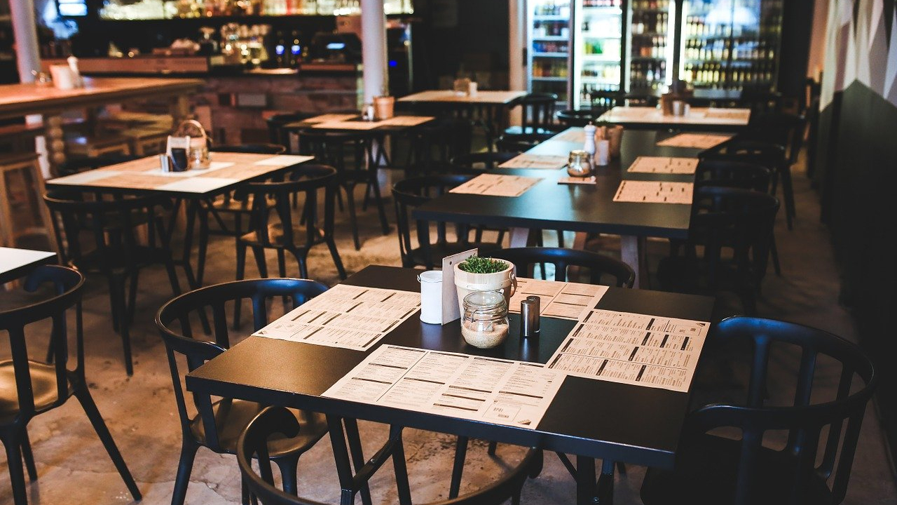 Restaurants : les appli-cahiers de rappel se multiplient, quel traitement des données personnelles ?