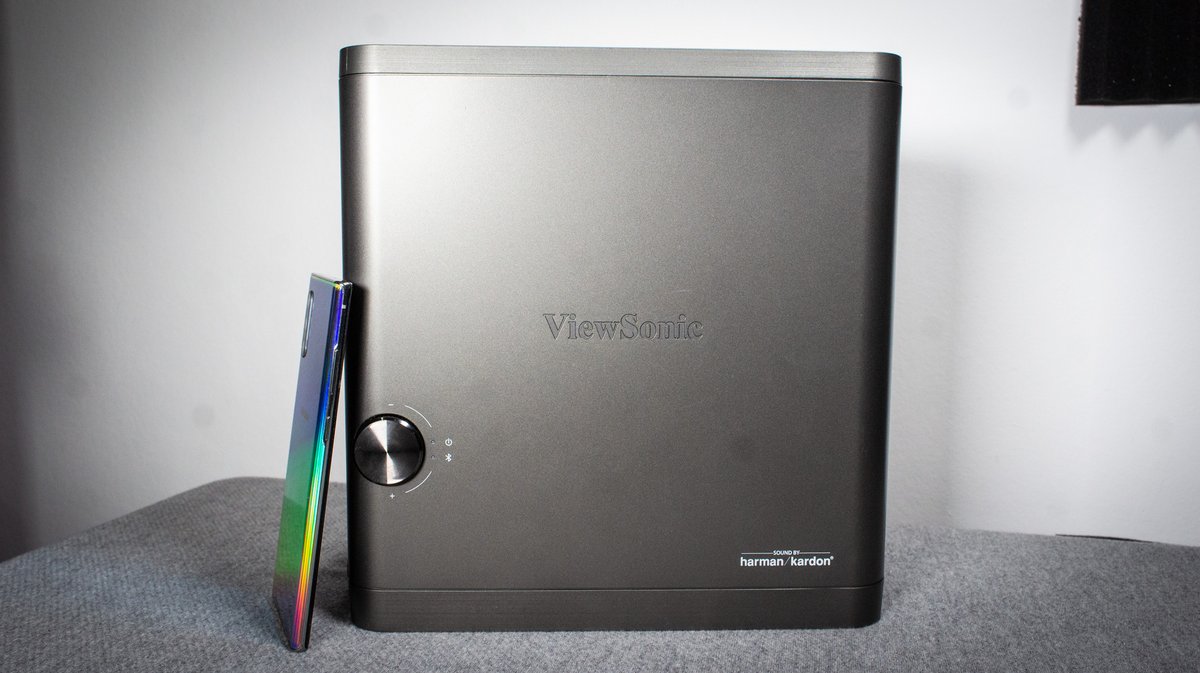 Le Viewsonic X10-4K et notre Galaxy Note 10+ - D.Nogueira pour Clubic