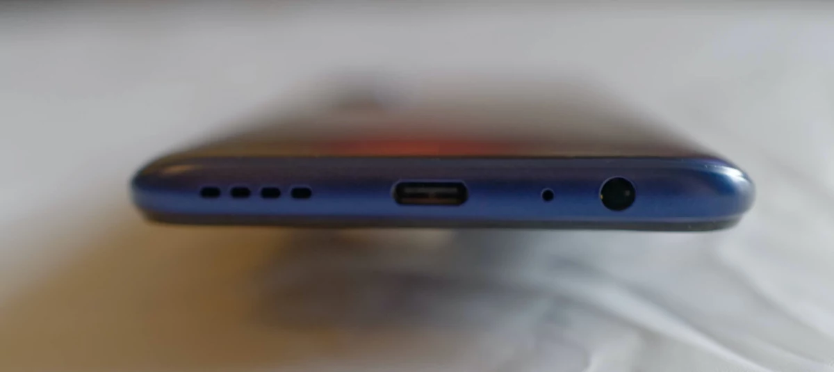 realme 7 Pro - face inférieure © Clubic - Marc Mitrani