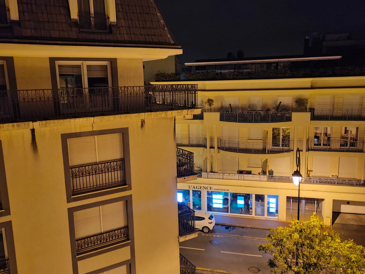 realme 7 Pro - nuit 1x © Clubic - Marc Mitrani