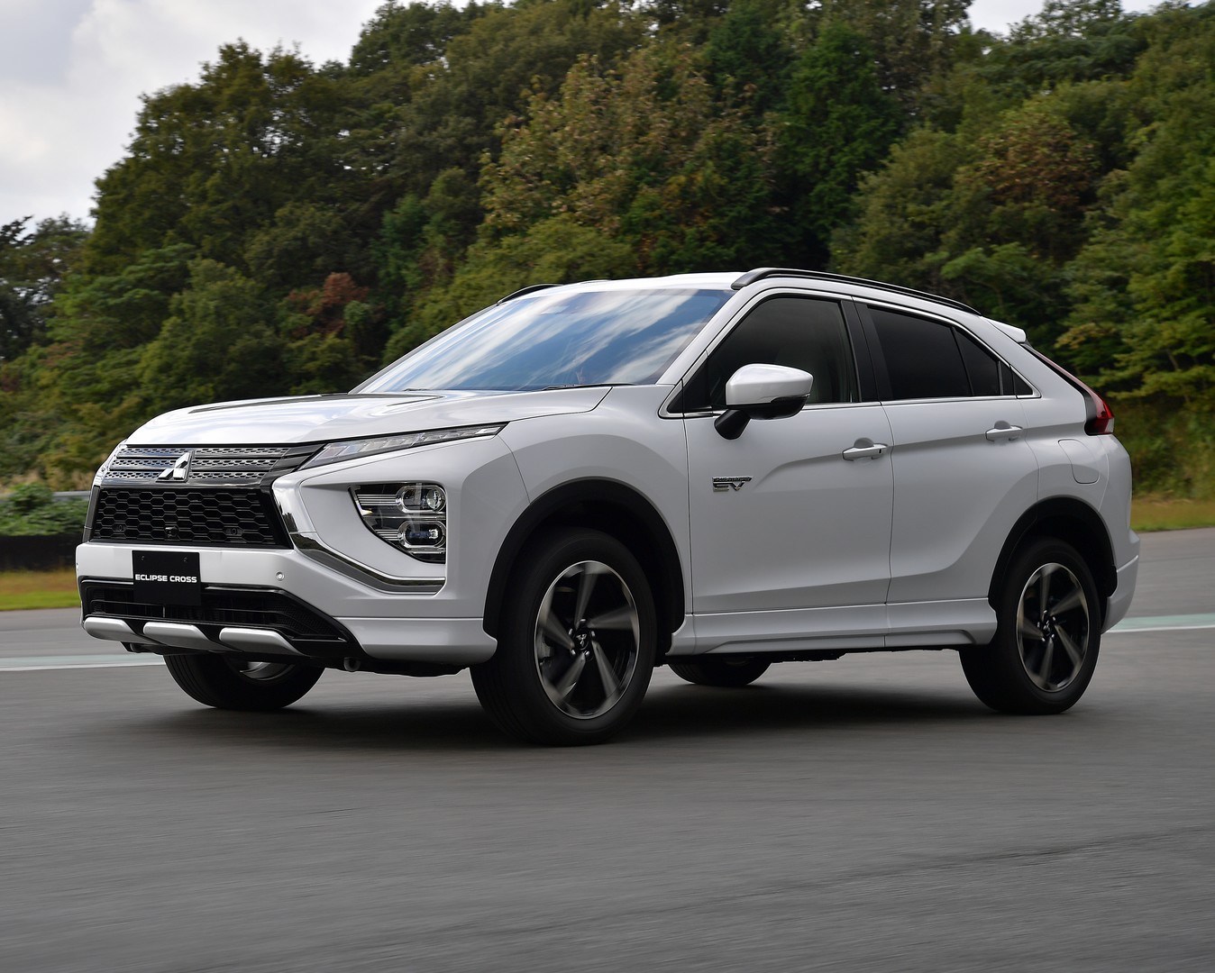 Le Mitsubishi Eclipse Cross sera décliné en une version hybride rechargeable en 2021