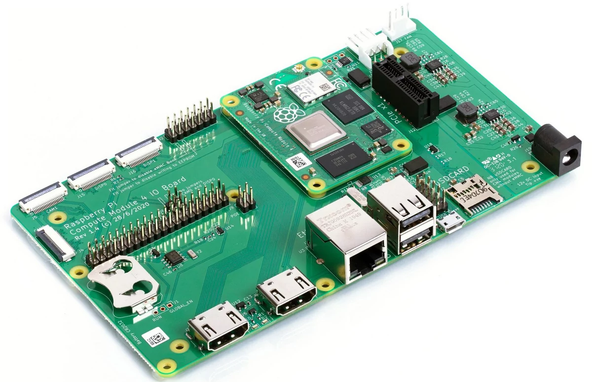 Raspberry Pi Compute 4 + IO Board © Raspberry Pi