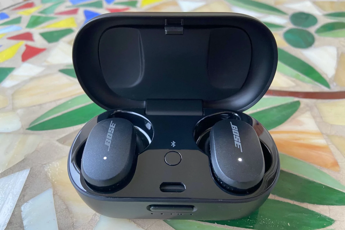 Bose QC Earbuds - boitier ouvert © Clubic - MM