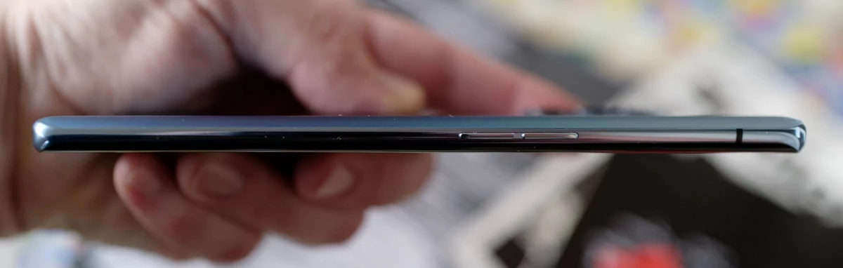 Oppo Reno4 Pro 5G - profil 1 © Clubic - Marc Mitrani