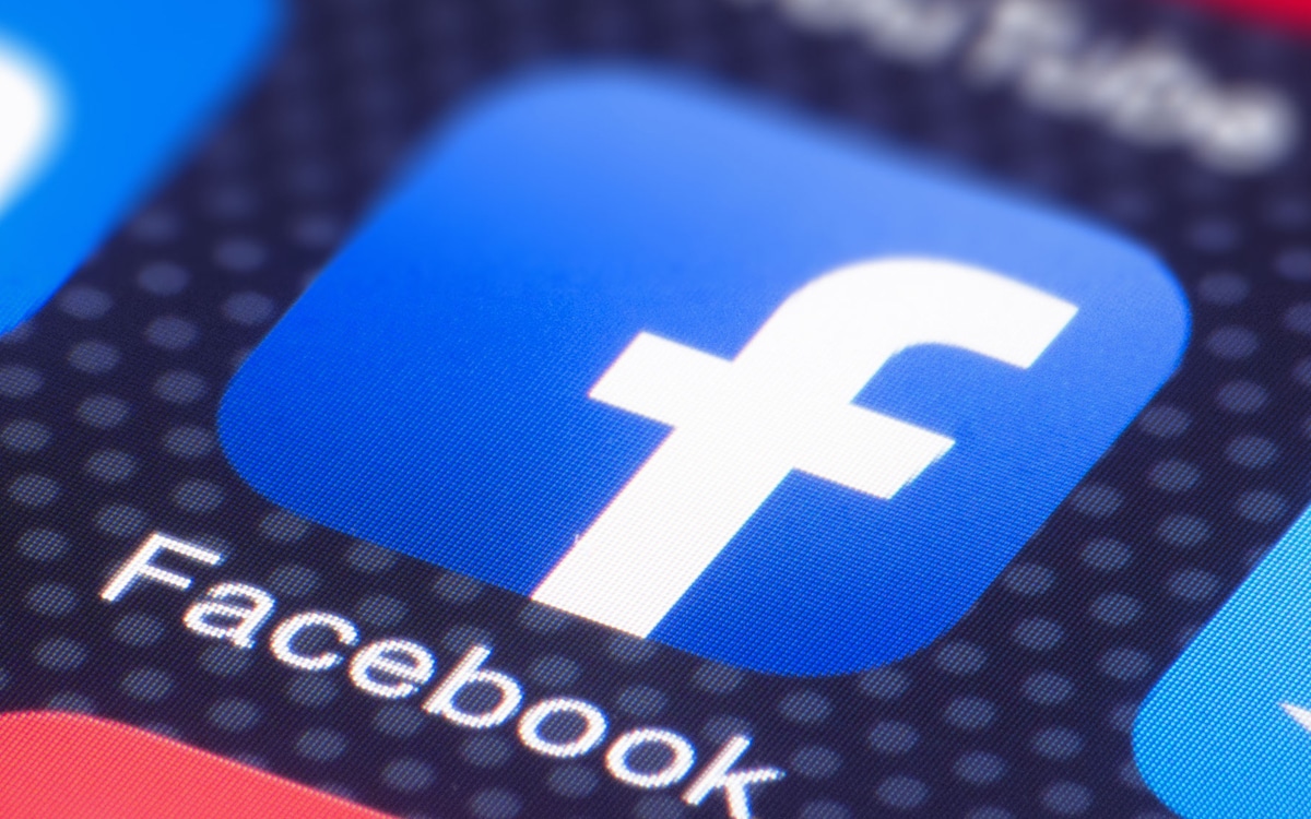 Facebook : le mode sombre arrive finalement sur iOS et Android