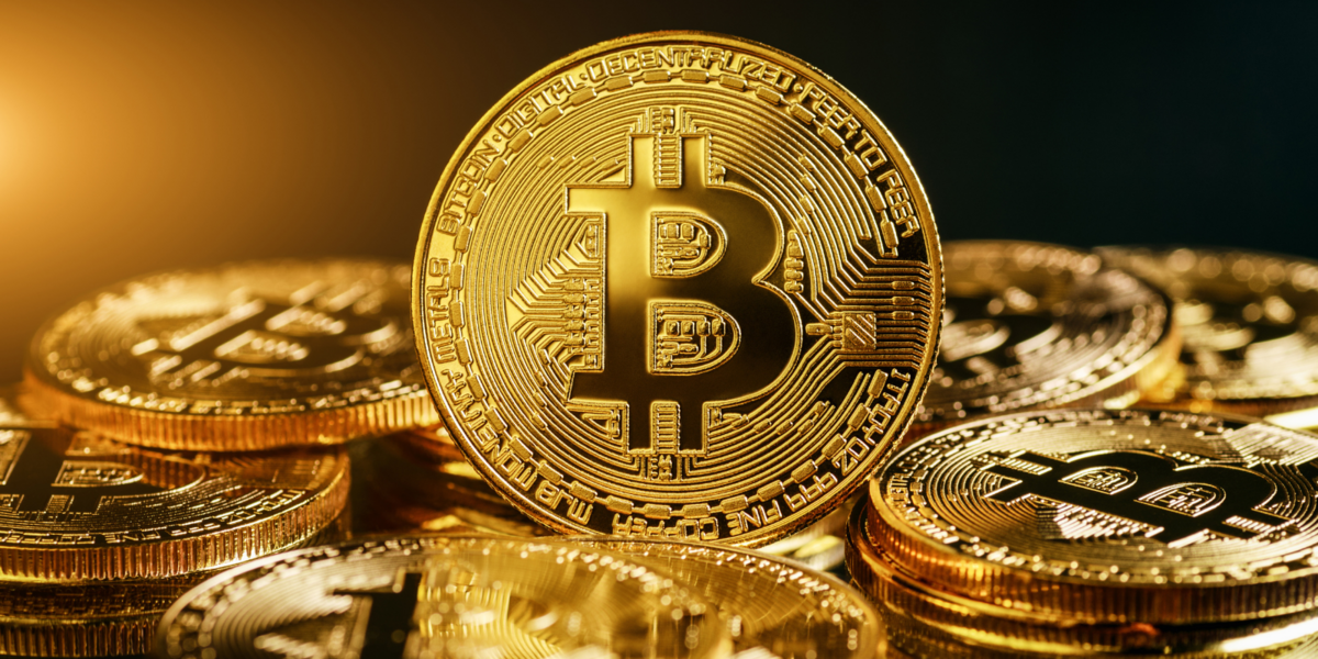 Bitcoin face bani în scădere