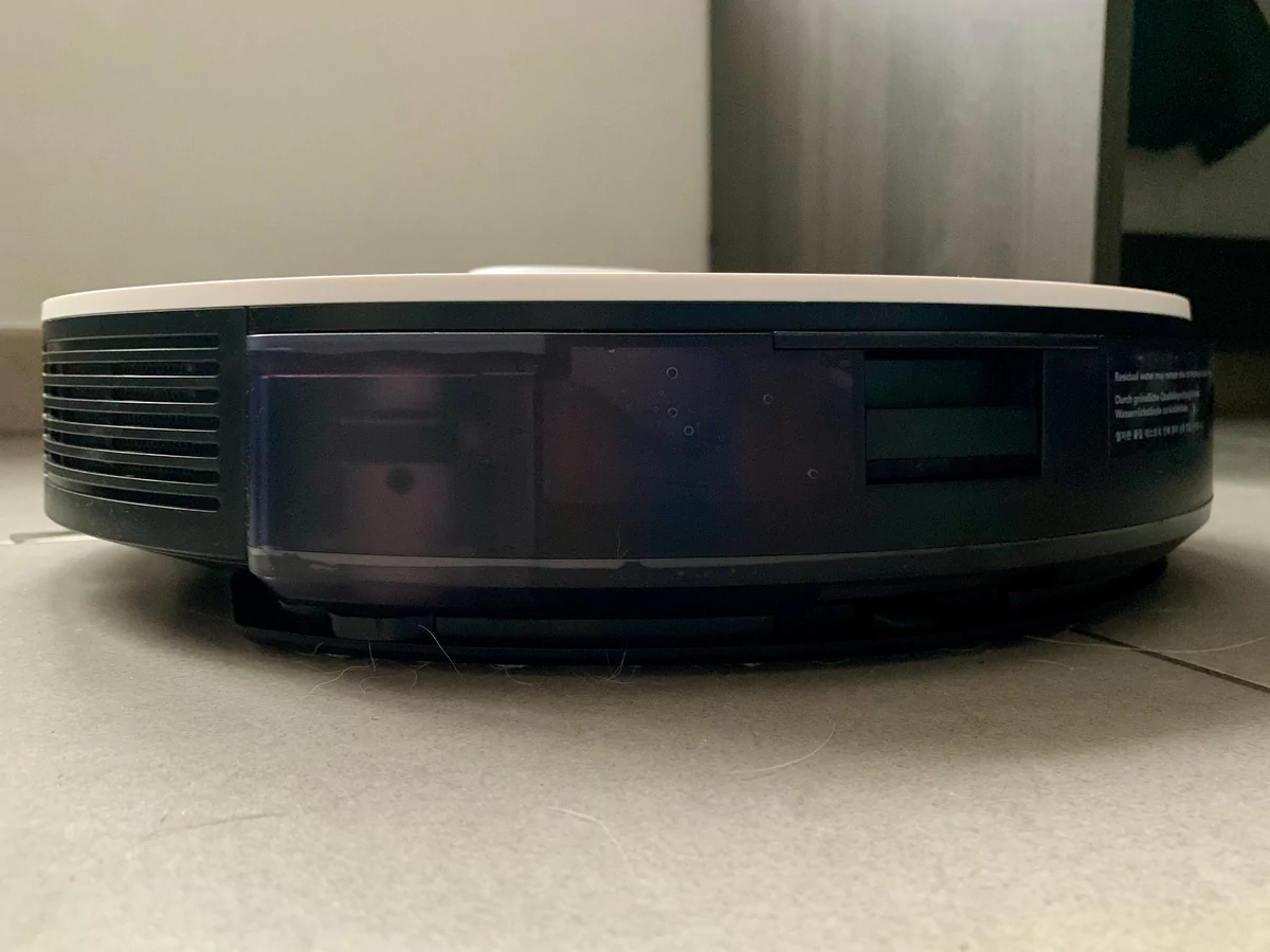 Ecovacs Deebot Ozmo T8 AIVI © Mathieu Grumiaux pour Clubic