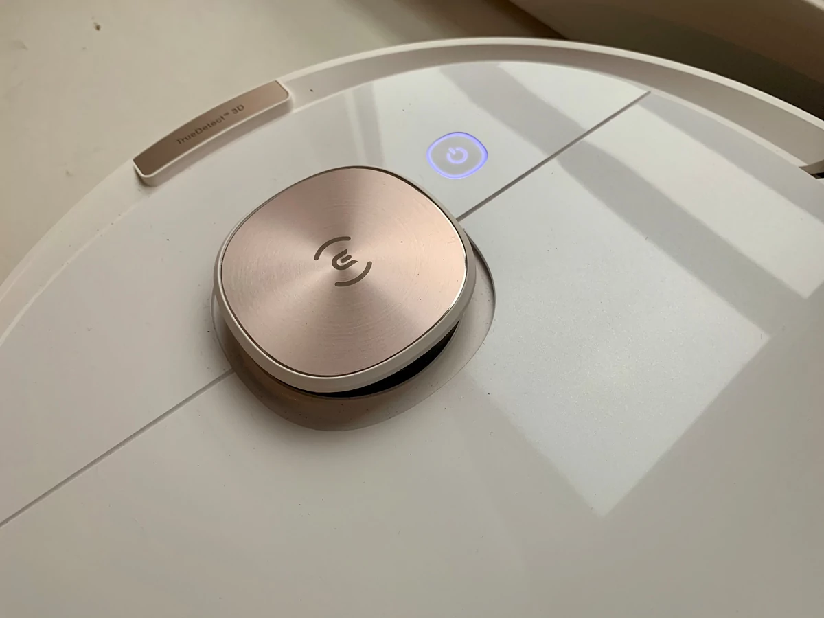 Ecovacs Deebot Ozmo T8 AIVI © Mathieu Grumiaux pour Clubic