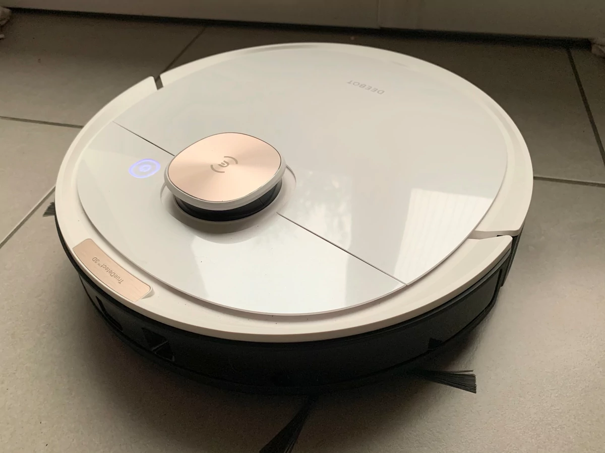 Ecovacs Deebot Ozmo T8 AIVI © Mathieu Grumiaux pour Clubic