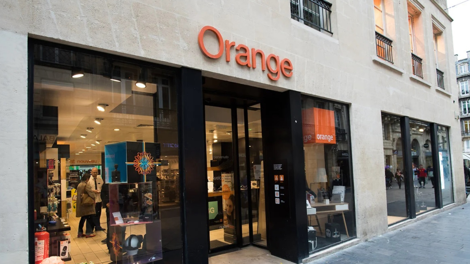 Orange se veut mieux rémunéré pour l'entretien du cuivre, Niel retoque et se moque