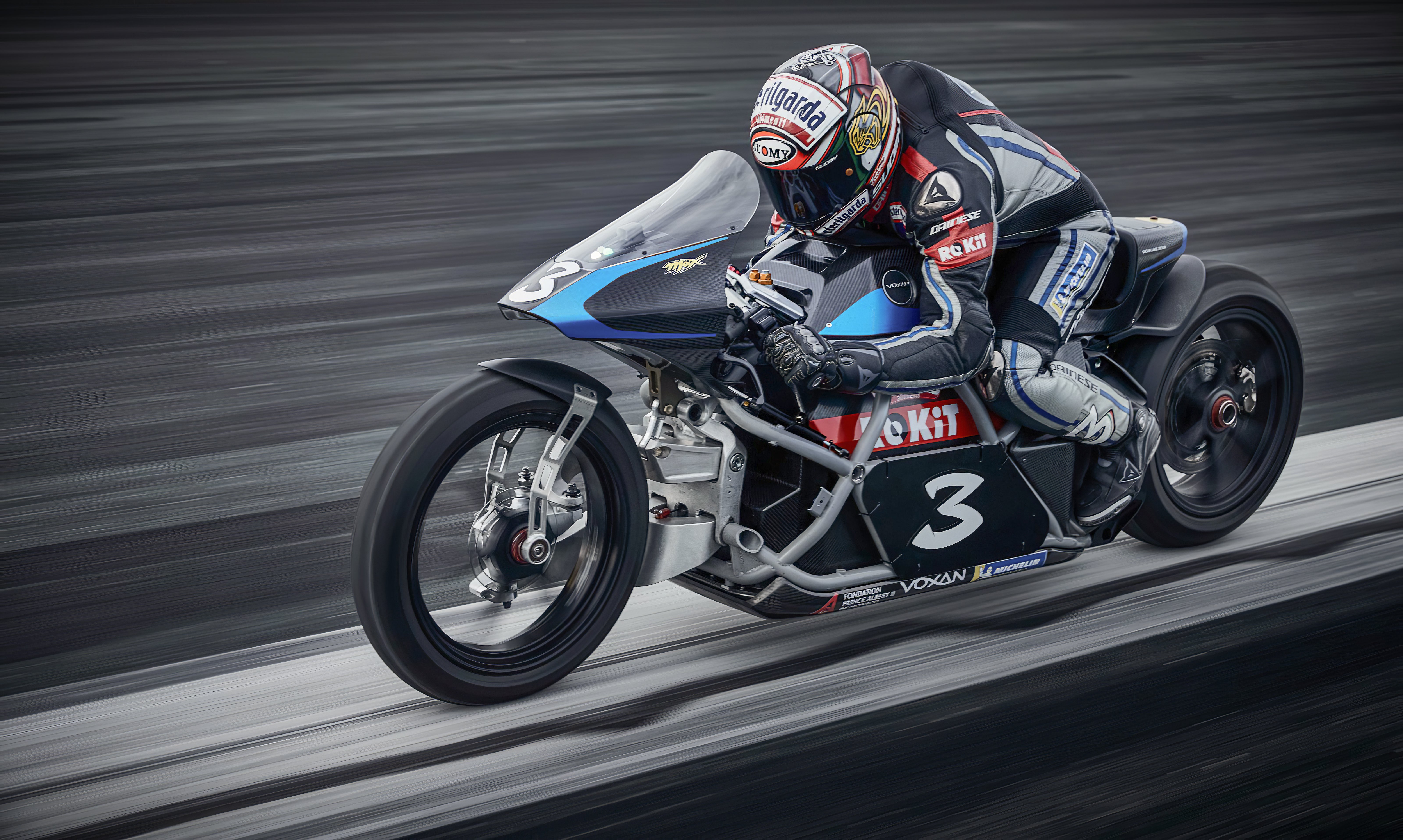 Voxan Depasse 408 Km H Avec Sa Moto Electrique Et Bat 11 Records