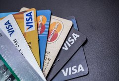 Carte bancaire gratuite : quelles banques en ligne proposent des Visa ou Mastercard gratuites ?
