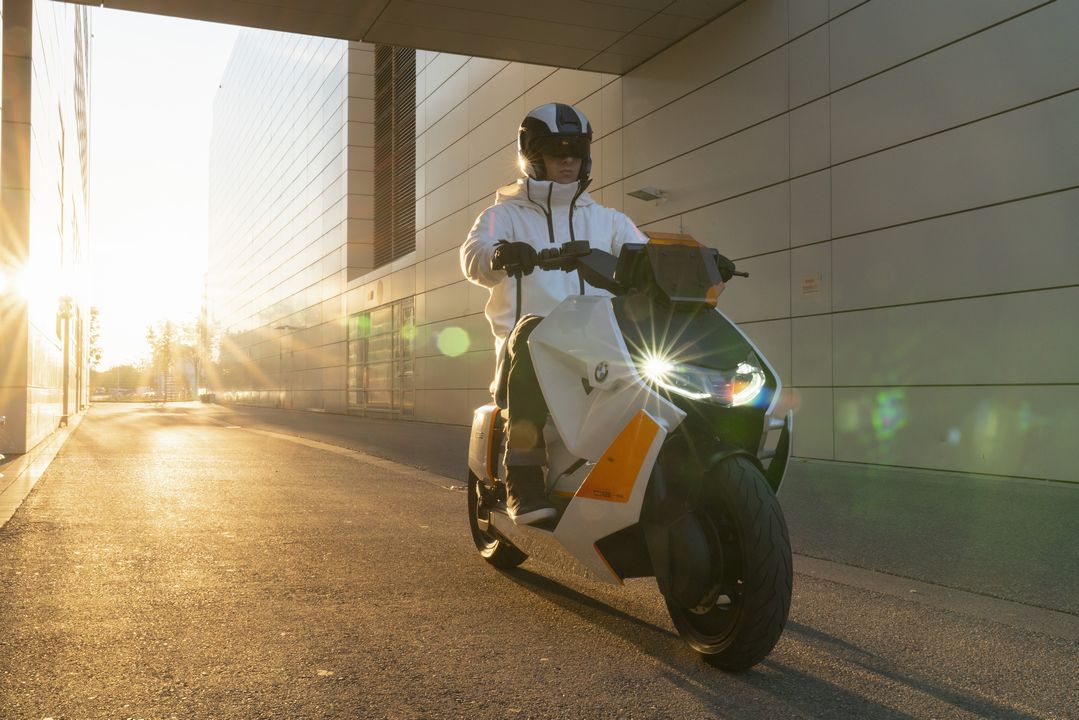 BMW Motorrad Definition CE04 : le prototype futuriste d'un scooter électrique bientôt sur nos routes