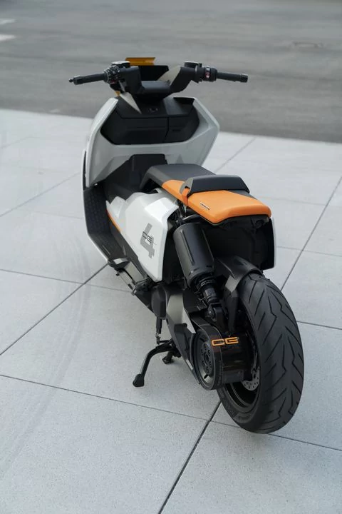 BMW CE04