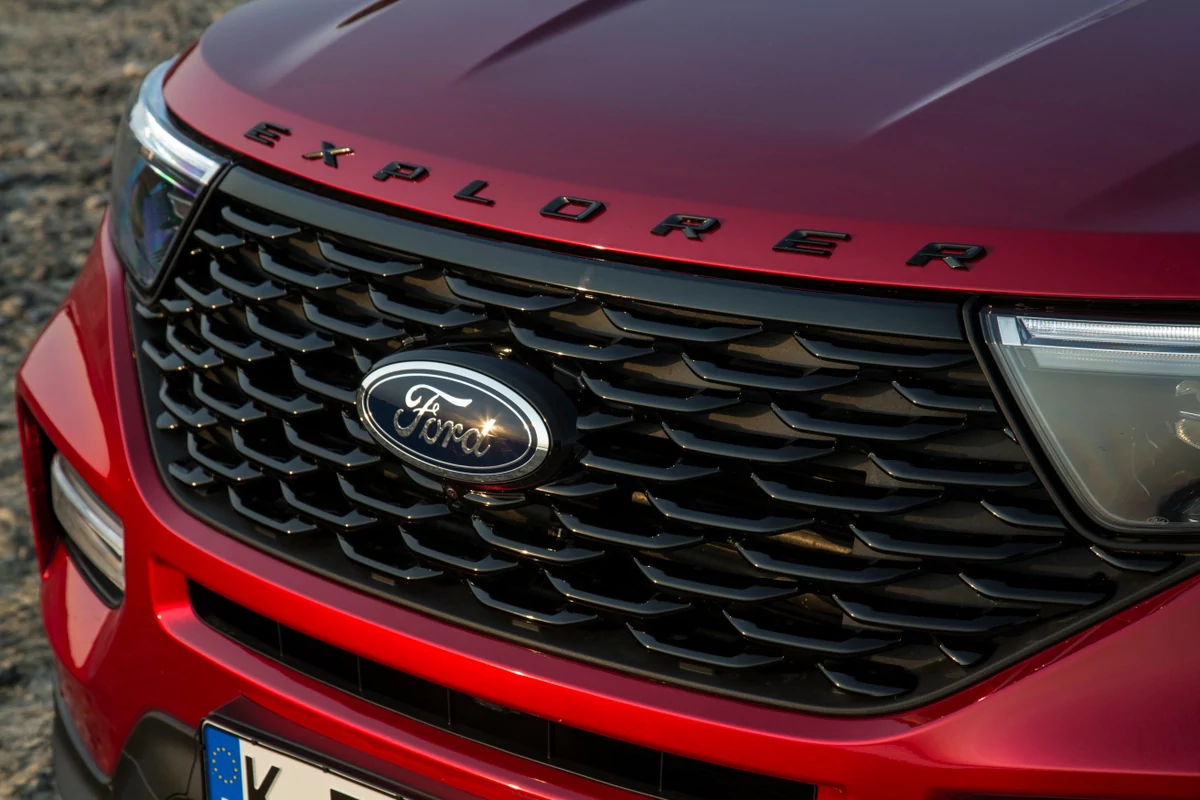 Ford Explorer hybride rechargeable © Camille Pinet
