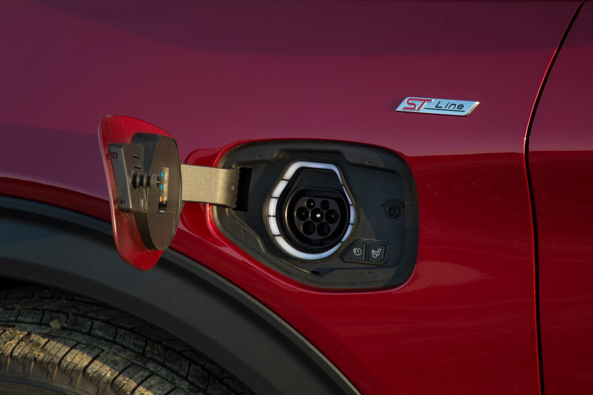 Ford Explorer hybride rechargeable © Camille Pinet