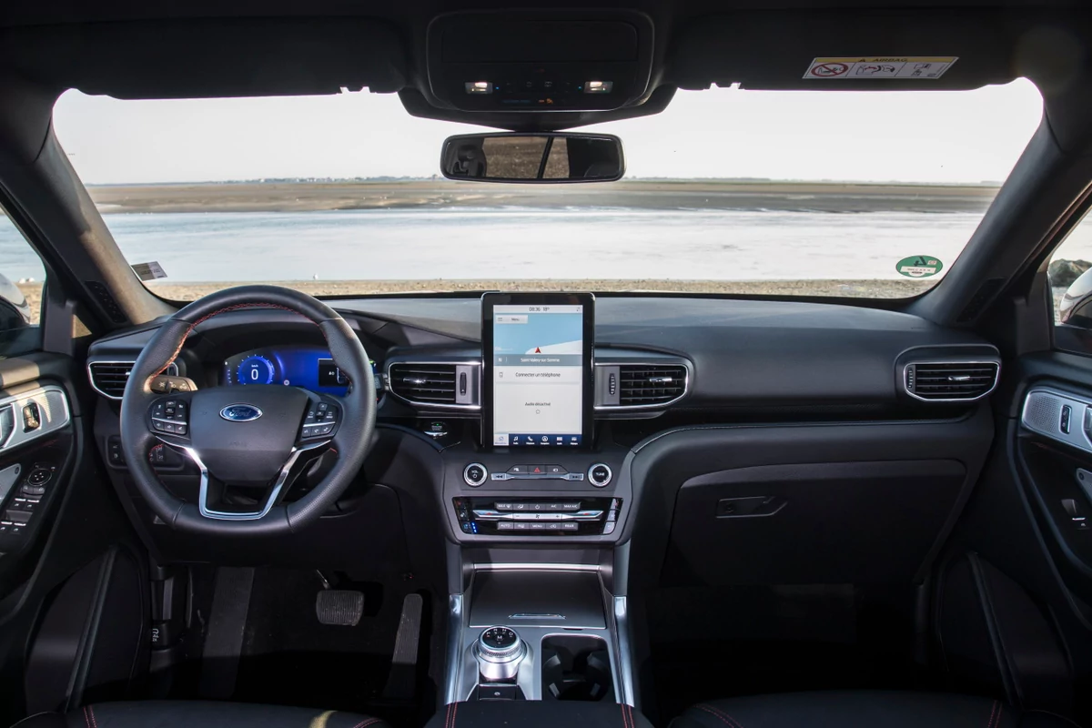 Ford Explorer hybride rechargeable © Camille Pinet