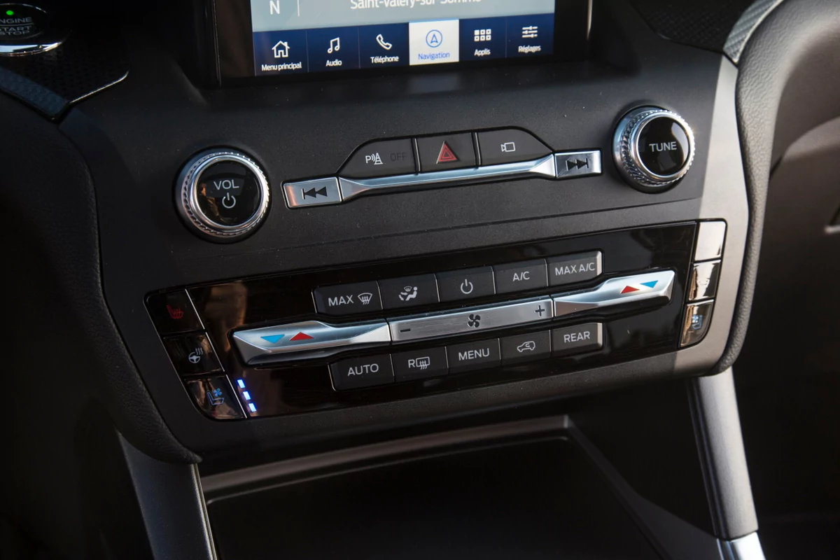 Ford Explorer hybride rechargeable © Camille Pinet